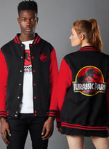 La veste teddy + un T-shirt Jurassic Park sont en promo