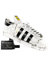 La réplique LEGO de la basket adidas Originals Superstar est en promo