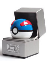 la-replique-en-metal-de-la-super-ball-dans-pokemon