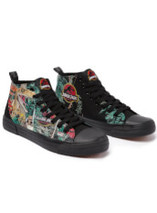 Un T-shirt offert pour l'achat des baskets Jurassic Park