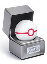 La réplique en métal de la Honor Ball dans Pokémon est en promo