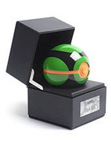 La réplique en métal de la Sombre Ball dans Pokémon est en promo