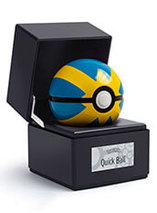 La réplique en métal de la Rapide Ball dans Pokémon est en promo