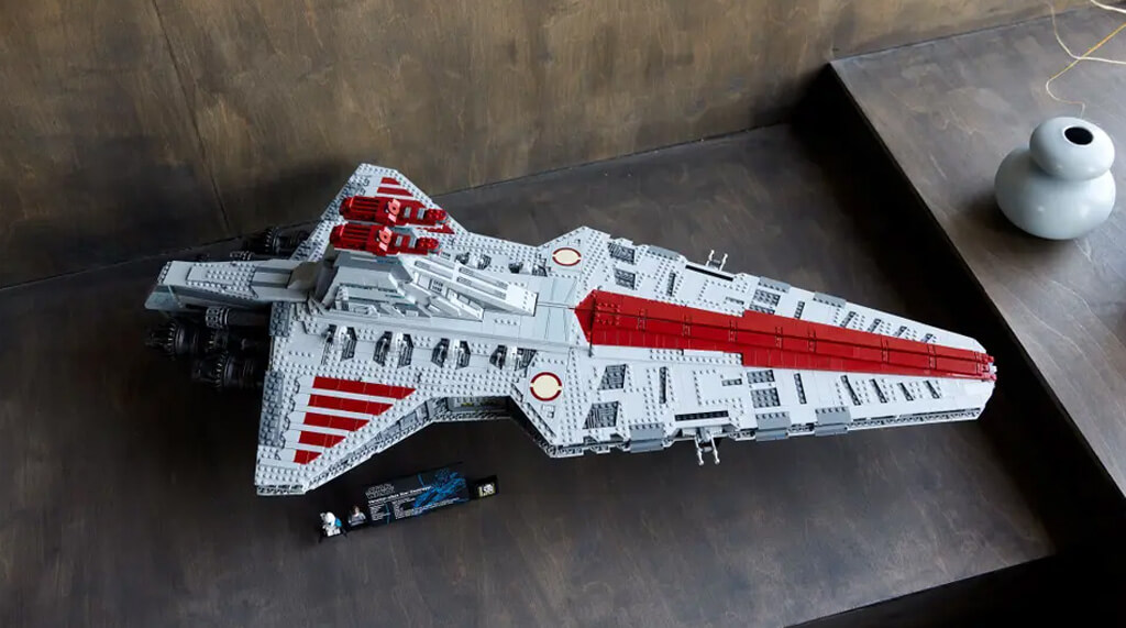 LEGO Star Wars UCS du croiseur d'attaque de la République de classe Venator